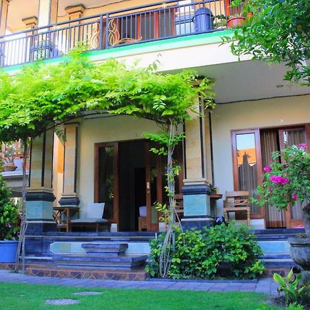 Cr Tris Rooms Seminyak Exterior foto