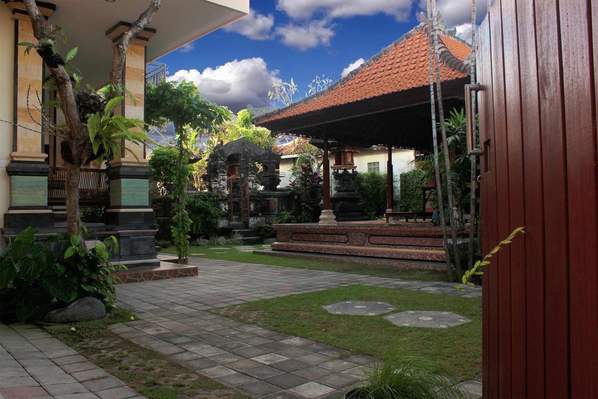 Cr Tris Rooms Seminyak Exterior foto